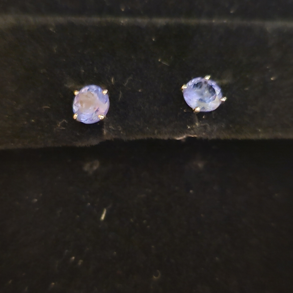 White gold Tazanite studs